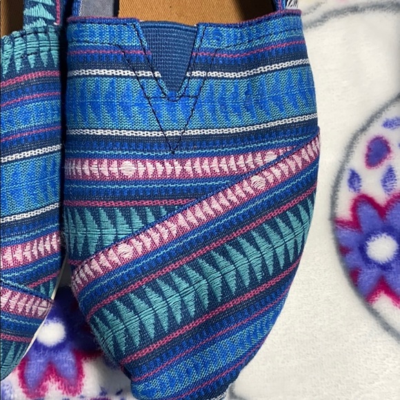 Toms Women’s Classic shoe - Picture 3 of 5